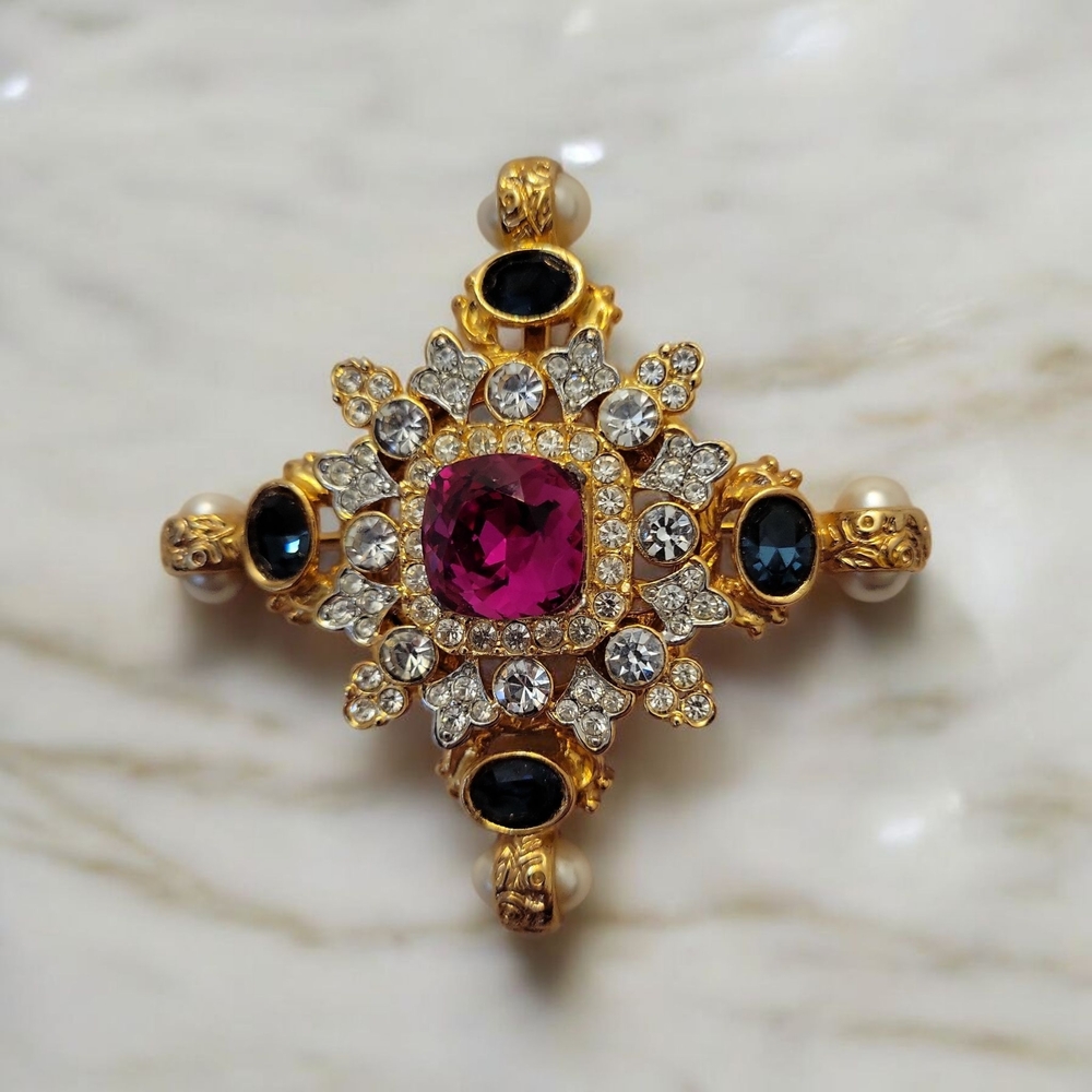 Elegant Gold and Pink Gemstone Brooch